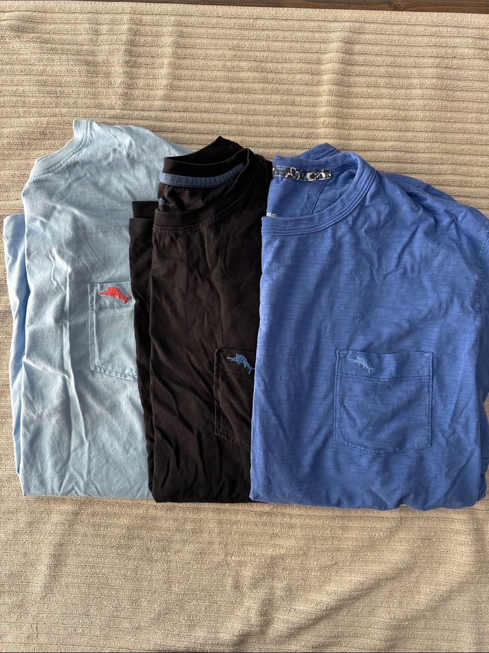 Tommy Bahama Short-Sleeve Pocket Tees in Light Blue, Black & Royal Blue size L